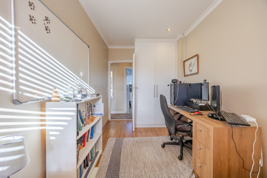 3 Bedroom Property for Sale in Lakeside Western Cape